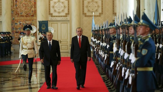 Erdoğan Kazakistan'da resmi törenle karşılandı