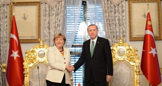 Erdoğan, Merkel'e kaygılarını iletti