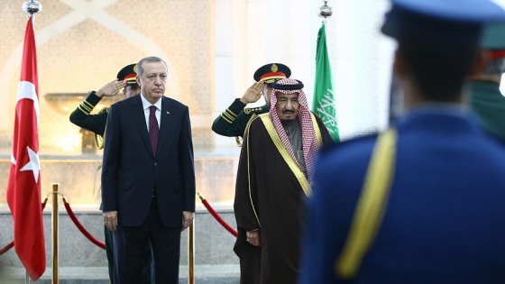 Erdoğan Suudi Arabistan'da resmi törenle karşılandı