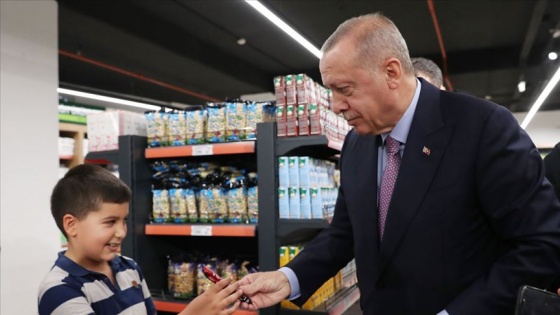 Erdoğan, Tarım Kredi Kooperatifi satış mağazasından alışveriş yaptı