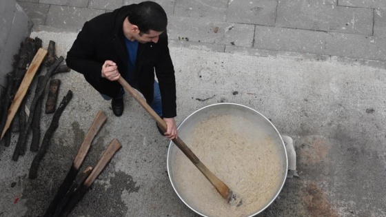 Erkeklerin yaptığı 'Horozlu keşkeği' kadınlar yedi