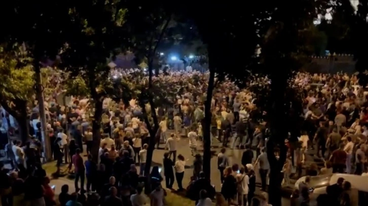 Ermenistan'da halk Paşinyan'ı protesto etmek için toplandı