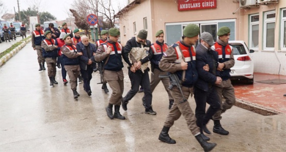 Eroin tacirleri, hammadeyle yakalandı