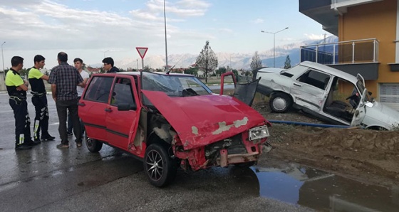 Erzincan'da trafik kazası: 2 yaralı