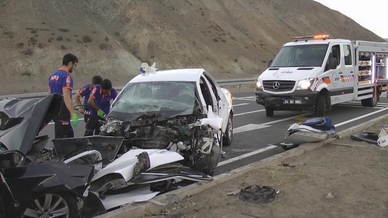 Erzincan'da trafik kazası: 3'ü çocuk 7 ölü