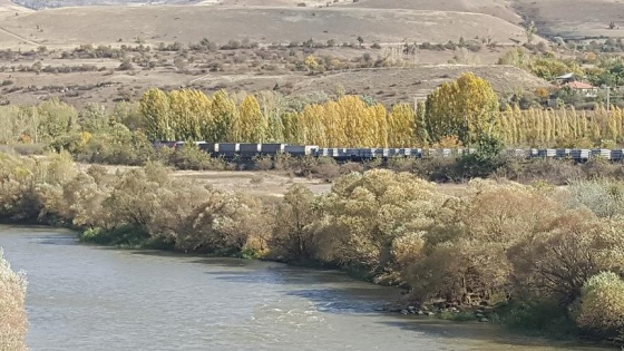 Erzincan'da yük treninin geçişi sırasında patlama