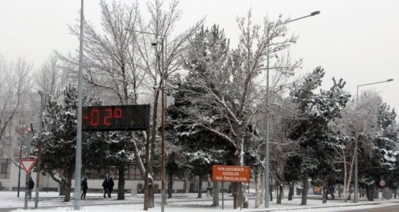 Erzurum'a yağan kar;  kartpostallık görüntüler oluşturdu