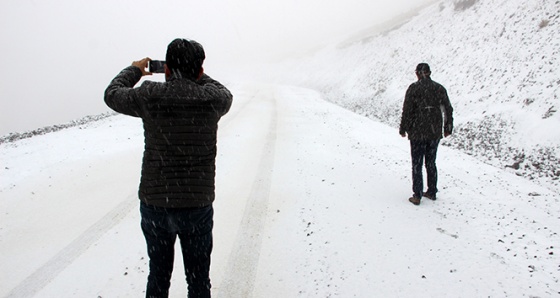 Erzurum'da lapa lapa kar ve tipi