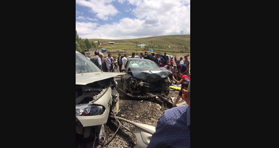 Erzurum’da otomobiller kafa kafaya çarpıştı: 12 yaralı