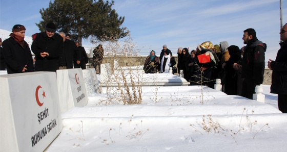 Erzurum’da patlamada şehit olan 65 asker, 50. yılda dualarla anıldı