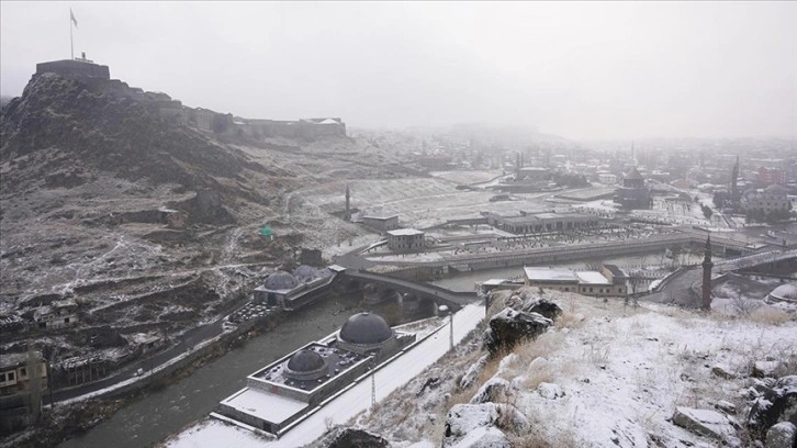 Erzurum, Kars ile Ardahan'da kar yağışı ve sis etkili oldu