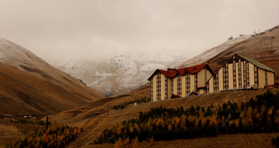 ERZURUM PALANDÖKEN'E MEVSİMİN İLK KARI YAĞDI