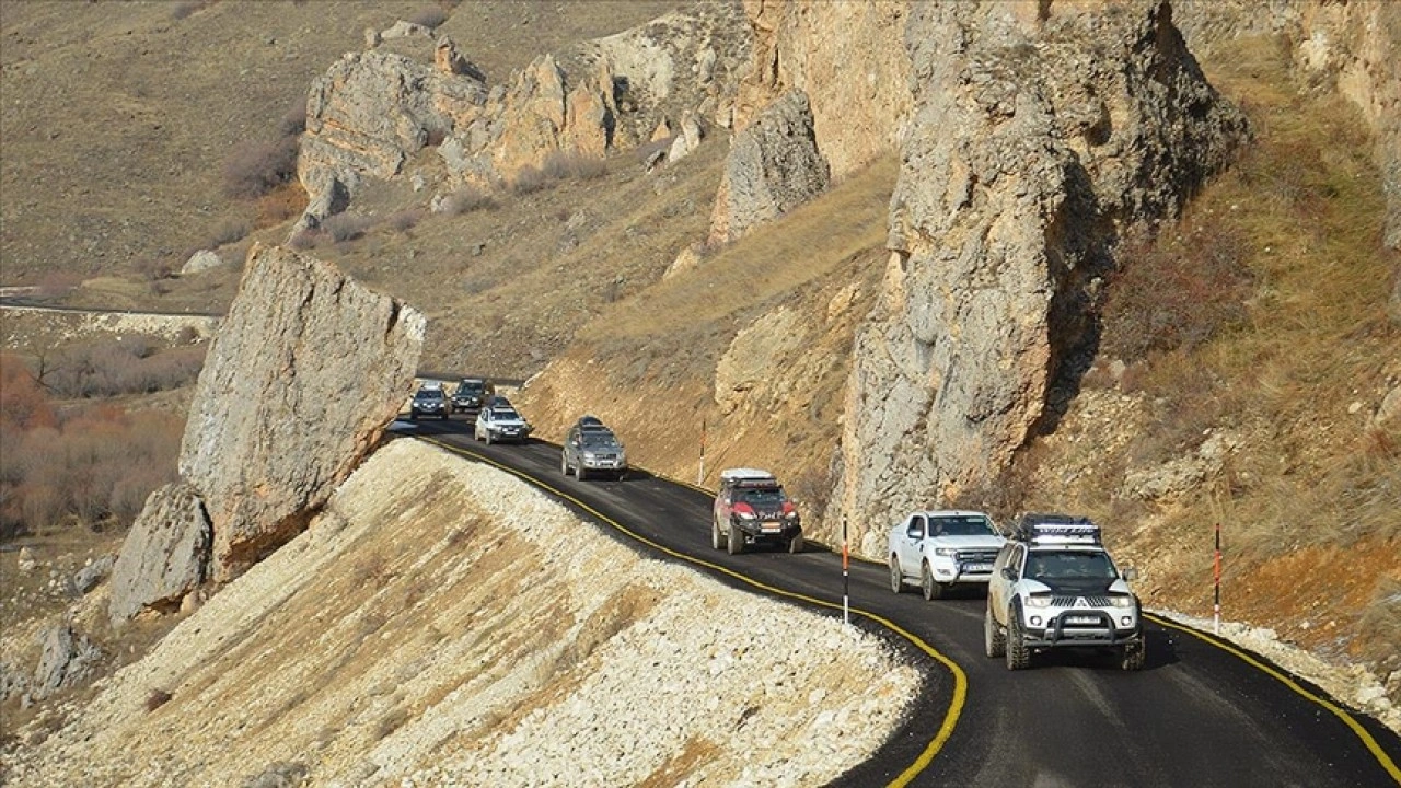 Erzurum'un saklı güzelliği Hınıs Kanyonu'nda bisiklet, off-road ve ATV turu yapıldı