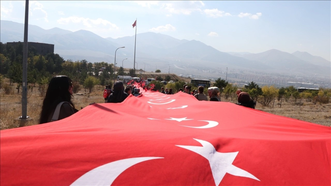 Erzurum'da devlet korumasındaki çocuklar tarihi tabyalarda ecdadı andı