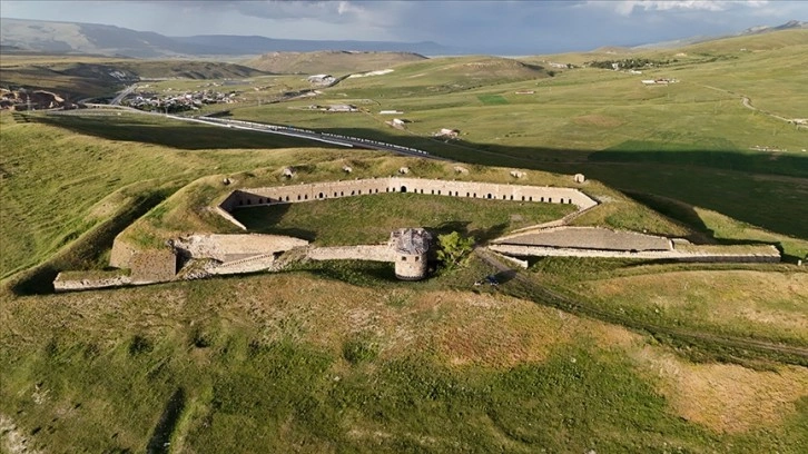 Erzurum'un asırlık tabyalarından "Sivişli" ihtişamını koruyor