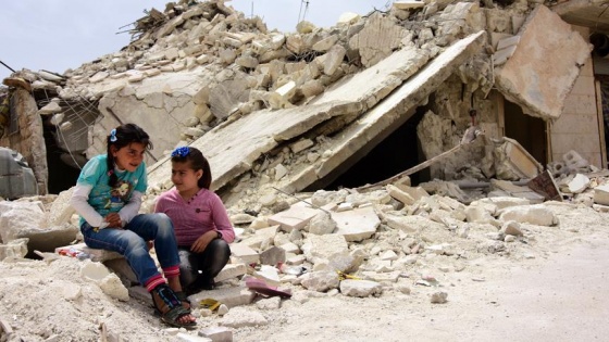 Esed'in saldırılarında yetim kalan çocuklar hayata tutunmaya çalışıyor