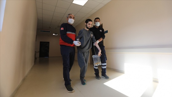 Esed rejiminin sakat bıraktığı Abdullah Türkiye'nin yardımıyla yürümeye başladı