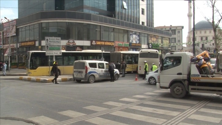Esenyurt'ta İETT otobüsüne çarpan servis minibüsündeki 6 kişi yaralandı