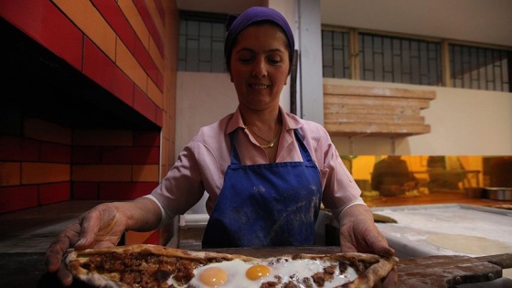 Eşi çalışamayan kadın pide ustası oldu