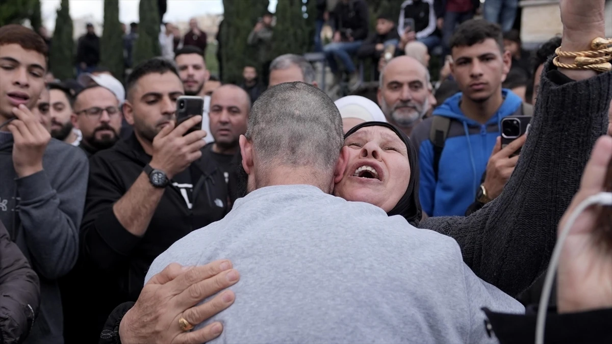 Esir takasıyla serbest kalan Filistinli, İsrail hapishanelerini 'dirilerin mezarlığı' dye niteledi