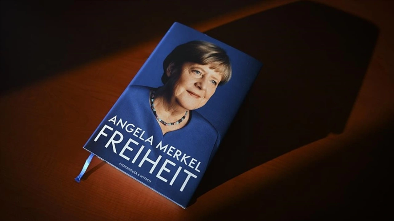 Eski Almanya Başbakanı Merkel'in "Özgürlük. Anılar 1954-2021" kitabı piyasaya çıktı