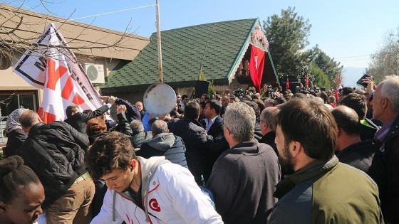 Eski milletvekili Akşener'in konferansında arbede