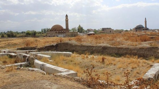 Eski Van şehrinde 'kamu binaları' gün yüzüne çıkarıldı