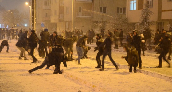 Eskişehir'de kar topu savaşı