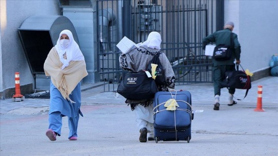 Eskişehir'de umreden dönen 275 kişi öğrenci yurduna yerleştirildi