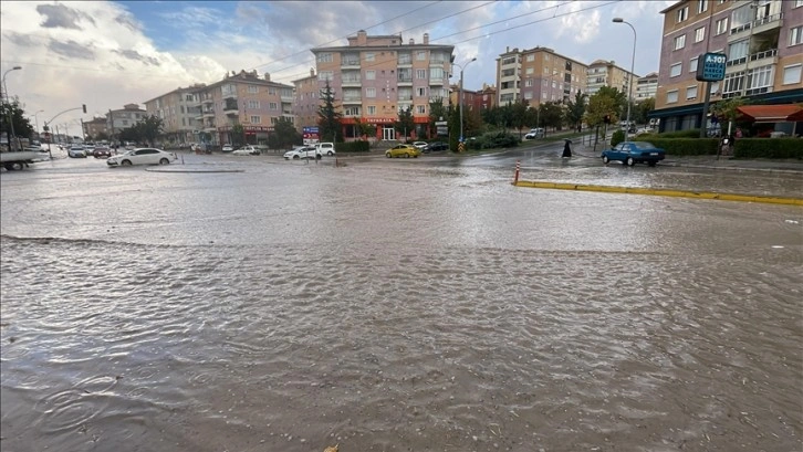 Eskişehir'de kuvvetli sağanak ve dolu etkili oldu