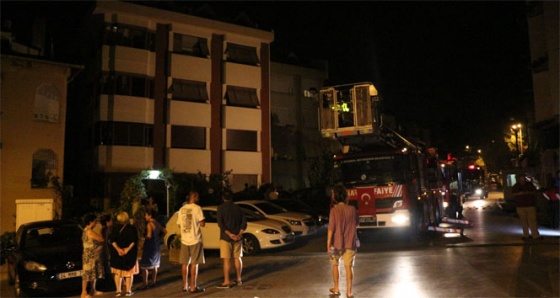 Etiler’de yangın, mahalle sakinlerini sokağa döktü