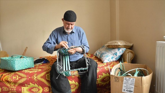 Evden çıkamayan Osman dede atık malzemelerden sepet yapmayı öğrendi