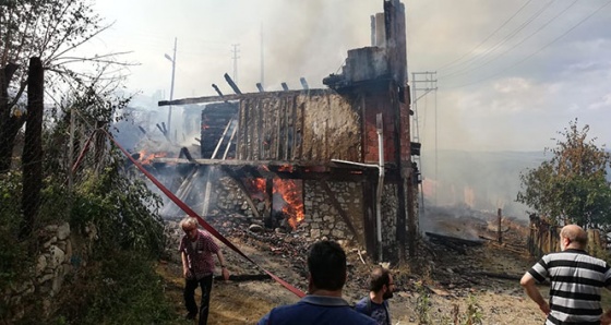 Eve düşen yıldırım, 30 hanelik köyü yok ediyordu