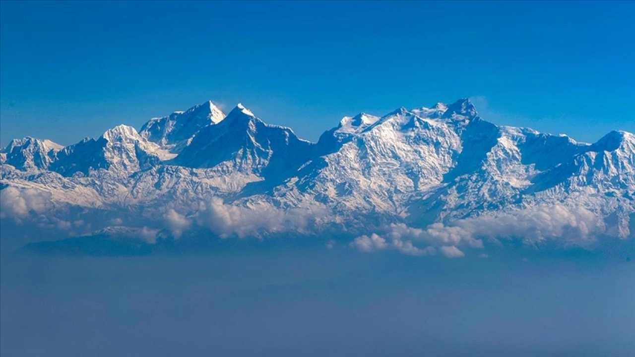 Everest Dağı'nda bulunan bot, 100 yıl önce kaybolan İngiliz dağcı Irvine'a ait olabilir