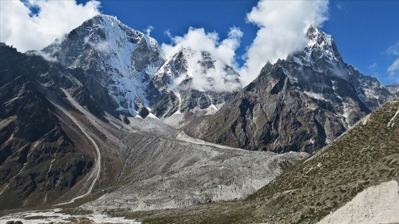 Everest'ten 11 ton çöp toplandı