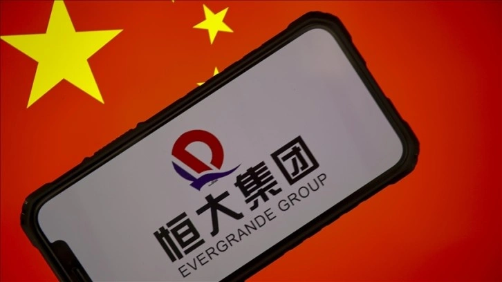 Evergrande ve iki yan kuruluşunun hisseleri Hong Kong borsasında işleme kapatıldı