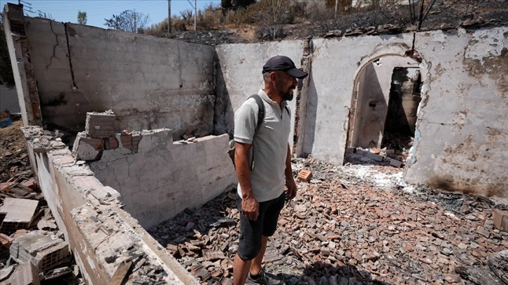 Evinin yanması nedeniyle göç ettiği İzmir'de yangın yine onu buldu