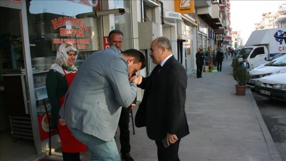 Evlenmek için yardım istedi, vali ziyaretine gitti