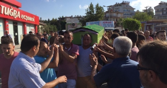 Evlilik yıl dönümü için gittiği restoranda hesap öderken ölen koca toprağa verildi