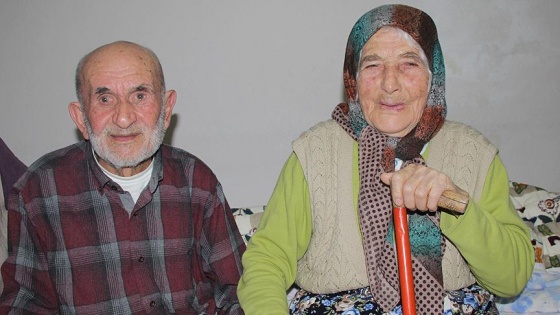 Evliliklerinde 80 yılı geride bıraktılar