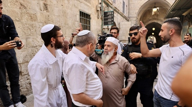 Fanatik Yahudiler bu sabah da Mescid-i Aksa'ya baskın düzenledi