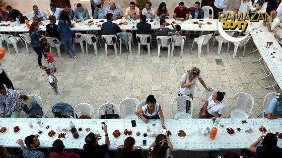 Farklı inançlardan vatandaşlar iftar sofrasında buluştu