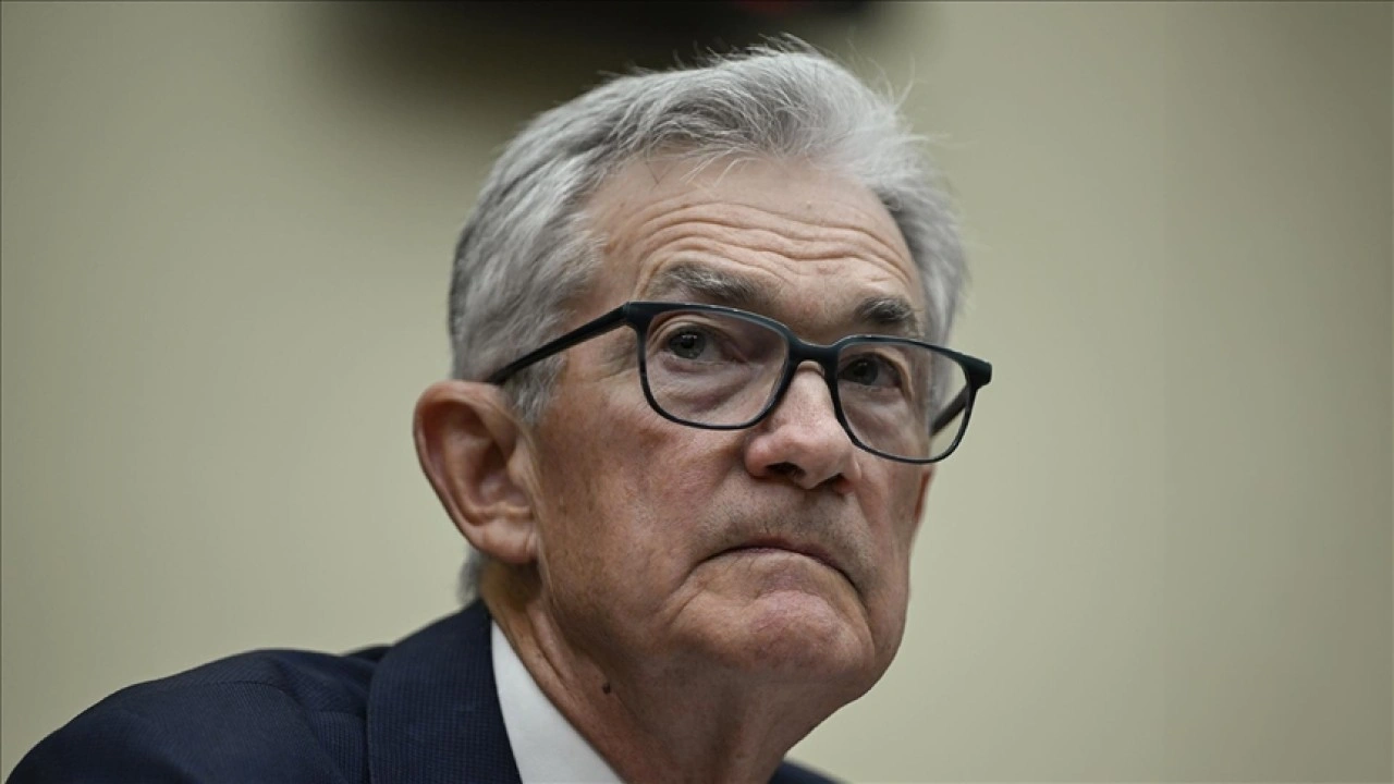 Fed Başkanı Powell, faiz indirimlerinde 'daha temkinli' olacaklarını vurguladı