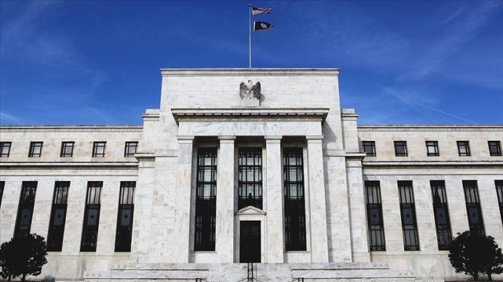 Fed: Bazı bankalardaki büyük mevduat çıkışları kredi koşullarında baskı oluşturabilir