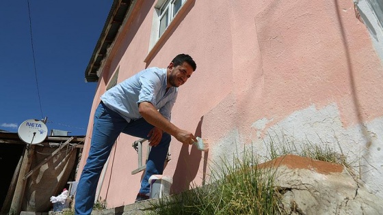 Fen bilgisi öğretmeni köyü renklendirdi