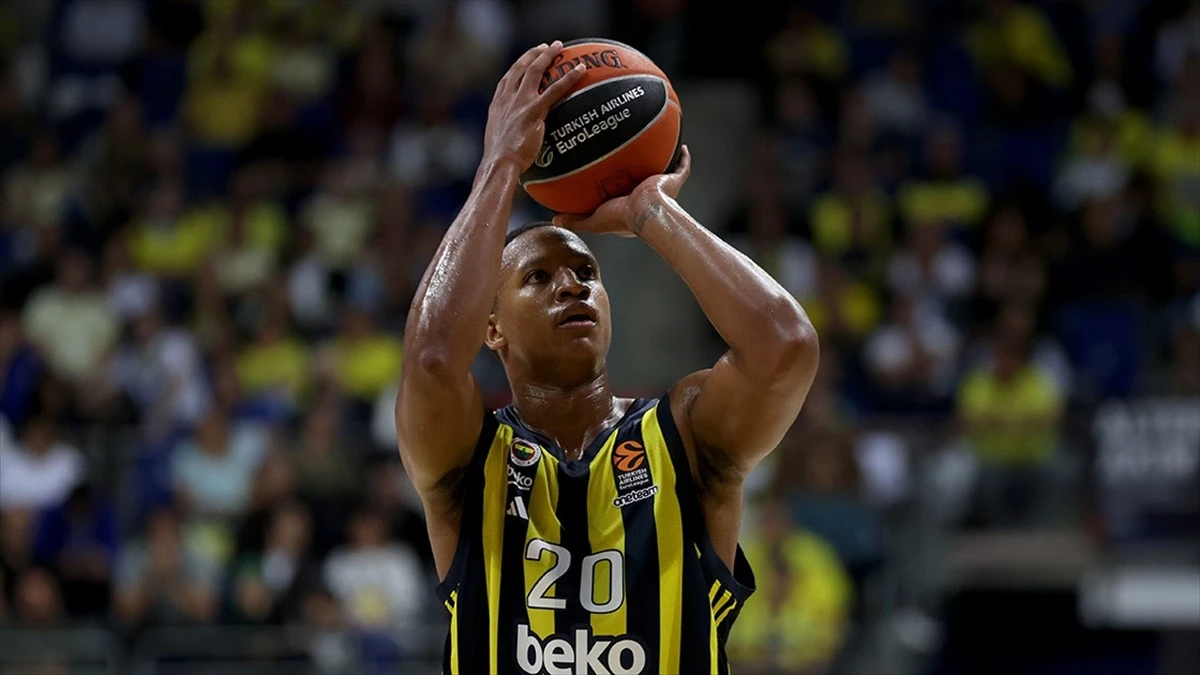 Fenerbahçe Beko'nun ABD'li basketbolcusu Devon Hall, sol elinden operasyon geçirdi