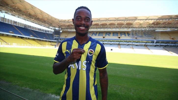 Fenerbahçe, Brezilyalı futbolcu Lincoln Henrique ile 4 yıllık sözleşme imzaladı