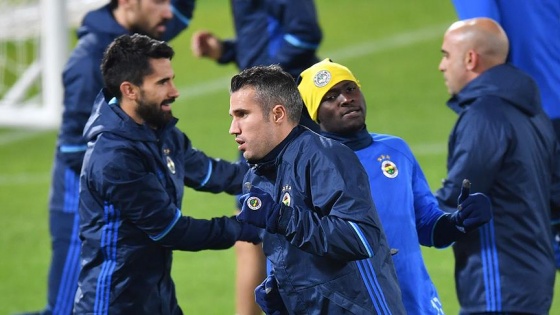 Fenerbahçe'de Alper Potuk ve Van Persie'den kötü haber