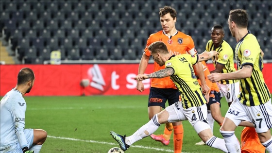 Fenerbahçe, deplasmanda Medipol Başakşehir'e üstünlük kurmakta güçlük çekiyor