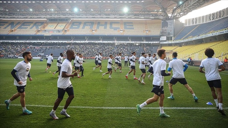 Fenerbahçe derbi öncesi son antrenmanını taraftarına açık yaptı
